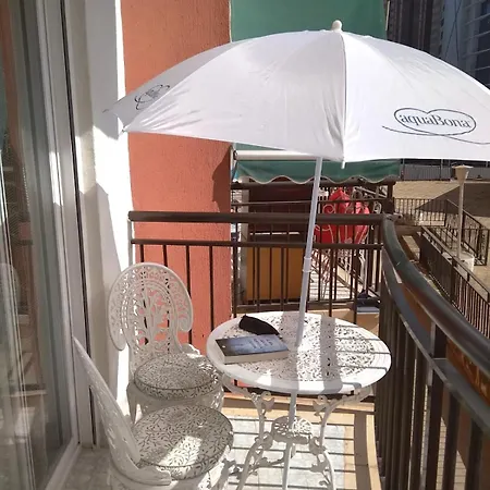 Estudio Agradable Y Moderno En El Centro De Apartamento